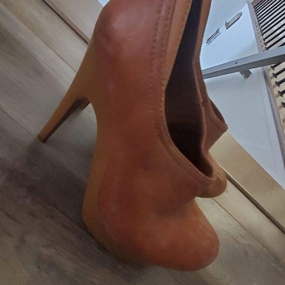 BCBG Ankle Boots - Picture 3 of 4